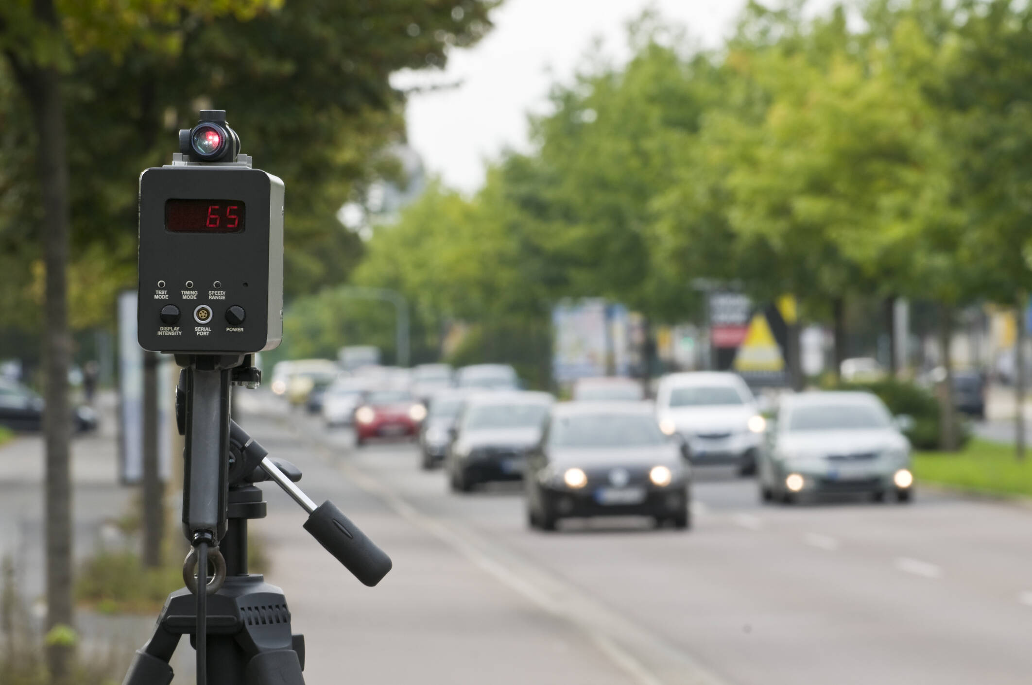 Eccesso di velocità: l’autovelox, fisso o mobile, deve essere segnalato e visibile