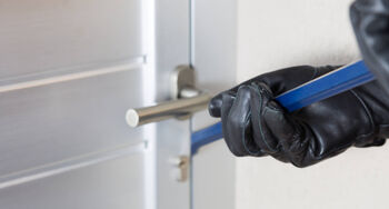 Furto in una sala parrocchiale: impossibile riconoscere in automatico il luogo come privata dimora