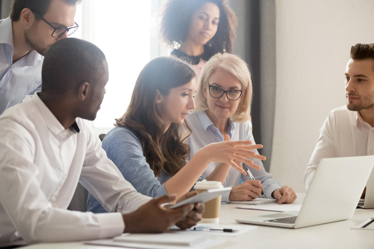 Società semplici: legittima l’iscrizione della nomina ad amministratore di un soggetto estraneo alla compagine sociale